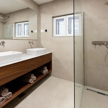Adriatic Opal With Terrace And Private Parking